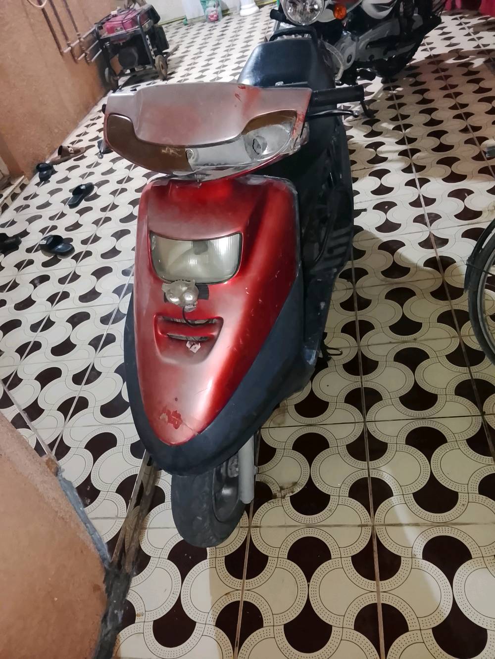 بيها شويه نضوح دهن وكابريتر يرادلها تنضيف والكفر اليسره موجود بس اني مشاده