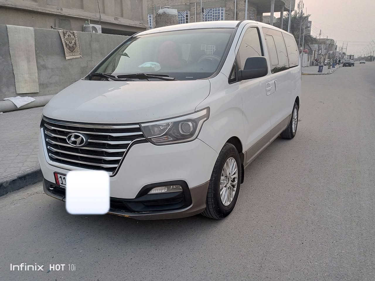 السلام عليكم ستاركس للبيع موديل 2020 اصل مفتوح محور مسكر رقم بغداد انكليزي سنويه مجدده ل2030 سياره جاهزه من كلشي 
السعر 215💲
العنوان البصره 
هاتف/***********
