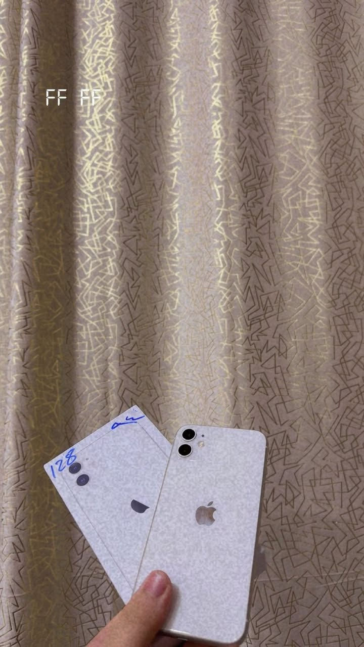 ايفون 11 العادي بطاريه 94 مامفتوح كارتون كامل ملحقات ذاكره 128 مراوس من 11 برو ماكس وفوك شنى عندك راسلني واتساب فقط *********** وبيع حسب القناعة
