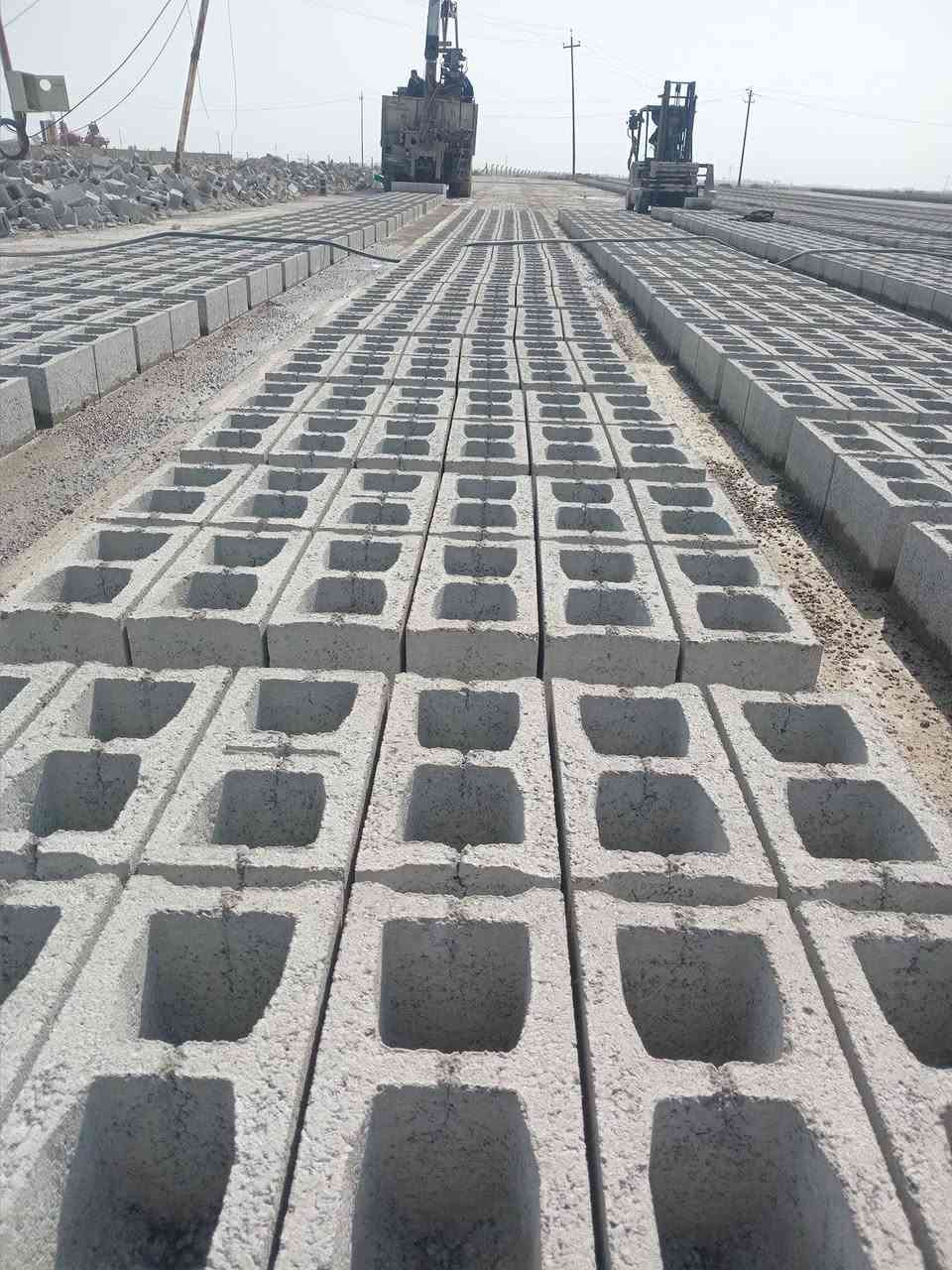 السلام عليكم 
يتوفر بلوك درجة اولى ثقيل (2 كيلو) اسمنت  سعر 1000بلوكة 450 مطروح بالمعمل بدون توصيل  .وايضا يوجد توصيل كافة مناطق ديالى وبغداد و اب سعار تنافسية ...للاستفسار ***********
