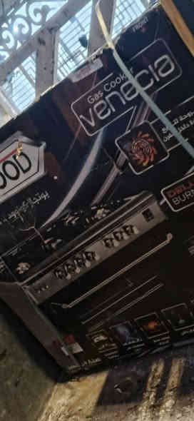 للبيع استفسار رقم ***********ثلاجه هيتاشي ام بابتين لون اسود مامفتوحات ابد وطباخ يونير مصري بل كارتون
