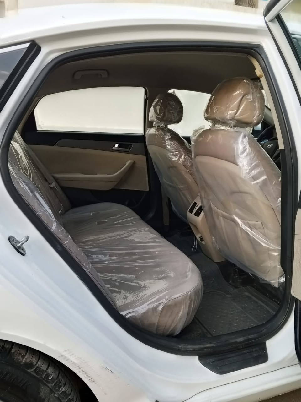 السلام عليكم
هونداي سوناتا موديل 2016
خليجي مكينه اربعه سلندر 2400
تدفئه تبريد خير من الله 
تخم تاير جديد صدر حداديه جديد 
السيارة بيهه اربع قطع صبغ 
السعر 110 وبيها مجال 
مكان بغداد البلديات 
الرقم ***********
