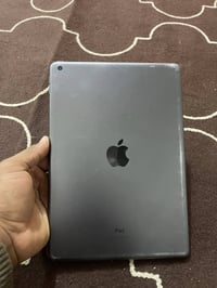 آيباد ٨ • ٣٢ • كسر بالشاشة