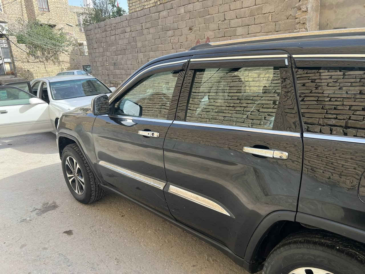 السلام عليكم 
السعر ١١٥ بيه مجال حك الجيه  فقط 
جيب ٢٠١١ رقم بغداد أنكليزي بسمي 
… السياره منتجيه على صفحت السايق ومصبوغه عام  مكينه خير من الله كير توني شاده جديد 
حداديه الماميه جديده الخلفيه نص عمر
أبيع أصوليات وعيب شرعي 
مكانه السياره الناصريه $$
الشراي يتصل ويدلل ***********
