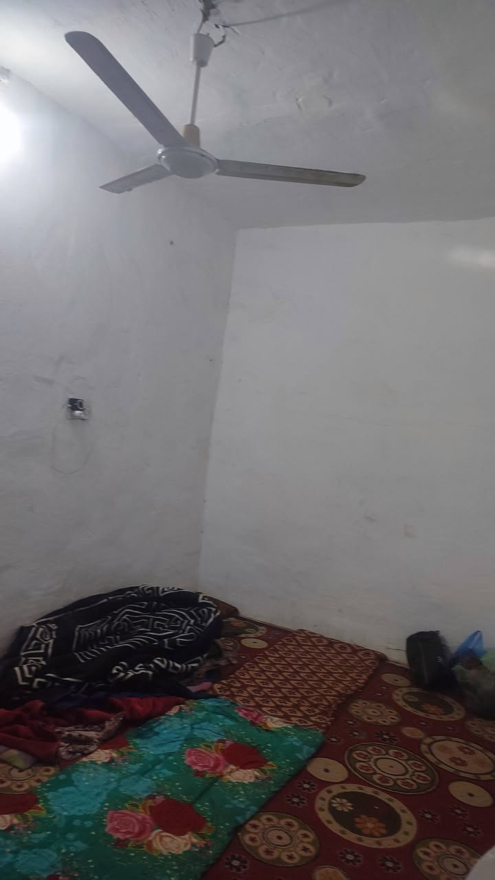 يعلن مكتب زين العابدين للعقار بيت 100متر واجه 5نزال20 يحتوي على صحيات خارج استقبال  صاله غرفه مطبخ صحيات داخل غرفه فوك للاستفسار الاتصال ***********
*********** او مراسلتنا على صفحة
