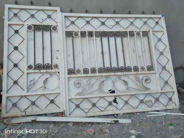 السلام عليكم يوجد باب ابيض للبيع السعر خاص على الرقم ***********
