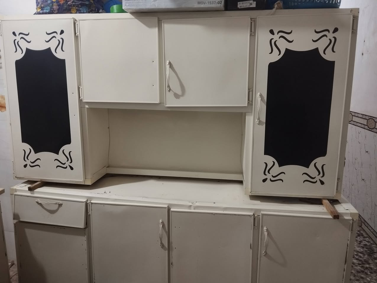 كاونتر للبيع السعر ٢٠٠الف مكاني. نجف. حي النداء رقم الهاتف ***********
