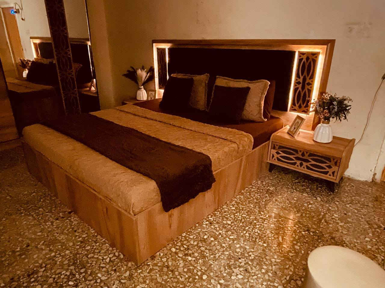 #غرفة_تركيه_للبيع_نضافه 💯 🛏️🪞
من هوم سنتر وكالة الأصلية 8⃣ قطع
سرير مخزن جديدة ولا شخط ولا زلغ 
ملائمة للعرسان غرفة حلوه تكمه ثكيله
مستعجلين على البيع سبب الأنتقال
***********
