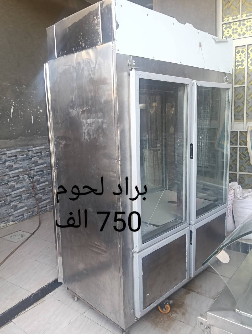 غراض مطعم للبيع ذي قار الغراف ***********
