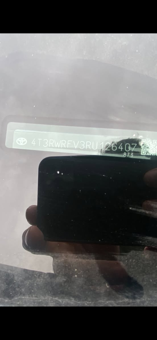 تويوتا رافور موديل 2024مواصفاتXLEمحرك4سلندر2.5.        فتحا سقف/بصمة أبواب/صندوق كهرباء/كرسي كهرباء /رادار امامي/رادار بل مري/سيارة ١/١ الحادث كما موضح بصور (حادث خفيف بس ويل رقم الهاتف ***********
