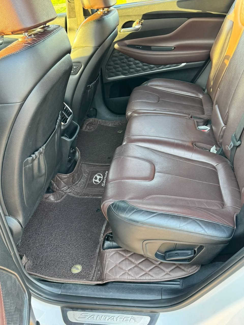 للبيع 
سنتافيا ٢٠١٩
 وارد خليجي 
فول مواصفات واحد على واحد 
٦سلندر 3500 
٧راكب 
بصمة 
بانوراما 
فور ويل
ماشيه 119
كشنات جلد وكهرباء 
سايد بريك كهرباء 
٤ انظمة قيادة 
دفلوك مرتفعات 
زنون بلادي 
جنطه كهربائية 
طخم تاير جديد
سيارة كفالة عامه
رقم بغداد دولي
عدة وغراض بصمات ٢ موجودات 
سعرها250وبيها مجال  بسيط للشراي
العنوان / صلاح الدين/ بلد
الاستفسار رقم التلفون
‏***********
***********
