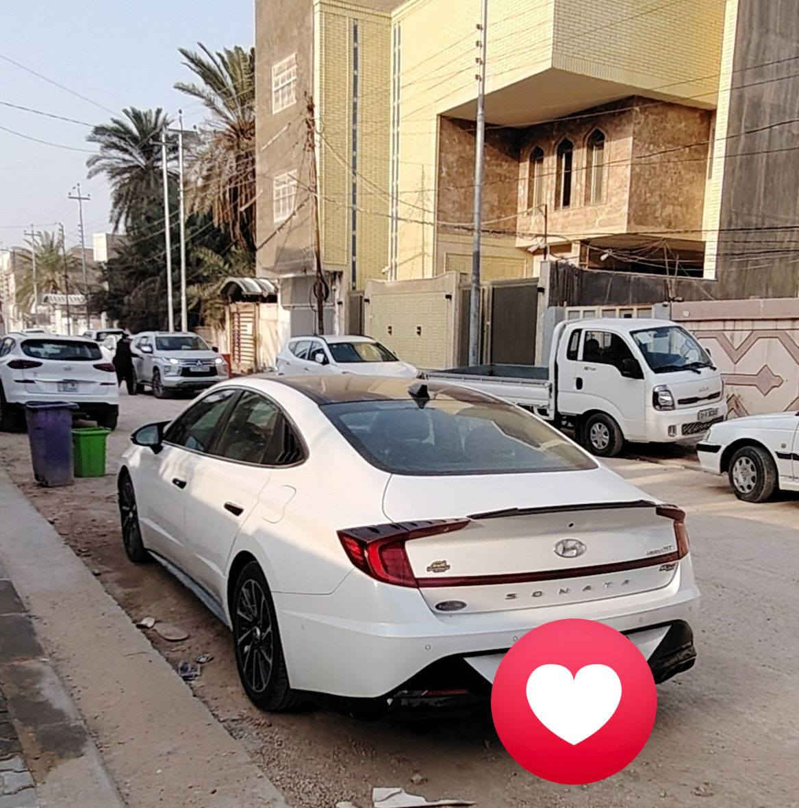 سلام عليكم للبيع او المراوس
📍 الموديل: سوناتا 2021 لمتدد
📍 المسافة المقطوعة:80,000 كم
📍 حجم المحرك: 1.6T
📍 الحالة: حادث خلفي (جاملغ + باب) صبغ

🔥 الميزات الداخلية والخارجية

📌 التجهيزات الفخمة

Head-Up Display
 (عرض بيانات السرعة والراديو على الزجاج)
ركن عن بعد
تقديم وارجاع السياره من البصمه
تشغيل عن بعد 
تدفئة وتبريد المقاعد
شاحن لاسلكي
سقف بانورامي
شاشة بدعم
✔️ Apple CarPlay
✔️ Android Auto
نظام صوت ممتاز: 12 سماعة BOSE
عدادات سرعة Digital

🪟 الراحة والتحكم

أبواب بدون مفتاح (بصمة) للسائق والراكب
هيتر بالمقود (Steering Heater)
مقاعد جلد كهربائية + ذاكرة إعدادات
هاند بريك كهربائي + Auto Hold
أربعة وضعيات للقيادة:
✔️ Normal
✔️ Sport
✔️ Smart
✔️ Custom
شفتات على المقود (Paddle Shifters)
إضاءة داخلية LED

🎥 الأنظمة الذكية والسلامة

كاميرات 360°
رادارات أمامية + خلفية + جانبية
نظام مراقبة النقطة العمياء
حساس تجاويز جانبي
كاميرات مرتبطة بالإشارات
توقف ذاتي أمامي وخلفي
مثبّت سرعة
تعتيم تلقائي بالمرآة الوسطية
المرآة تنزل مع الرجوع للخلف

💡 الإضاءة
ليت زينون 4 عدسات
بك لايت LED متصل

💰 السعر
💵 180 + قابل للتفاوض
📌 مكان السيارة: نجف
📞 للاستفسار:
***********
