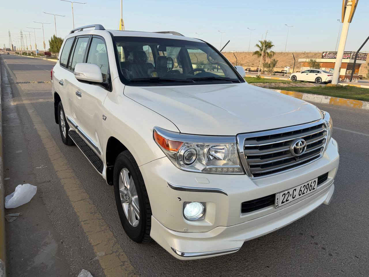 تيوتا لاندكروز 2015  فئه 5700 V8 
السياره كفاله عامه من كلشي ايدي 
استخدام شخصي 
ماشيه ١١٩ حقيقي 
كلشي بيه شركه لا بارد ولا صبغ ولا شخط 
محرك كير كفاله من كلشي 
رقم اربيل تحويل ثاني يوم 
العنوان الفلوجه 

رقم صاحب سيارة ***********
