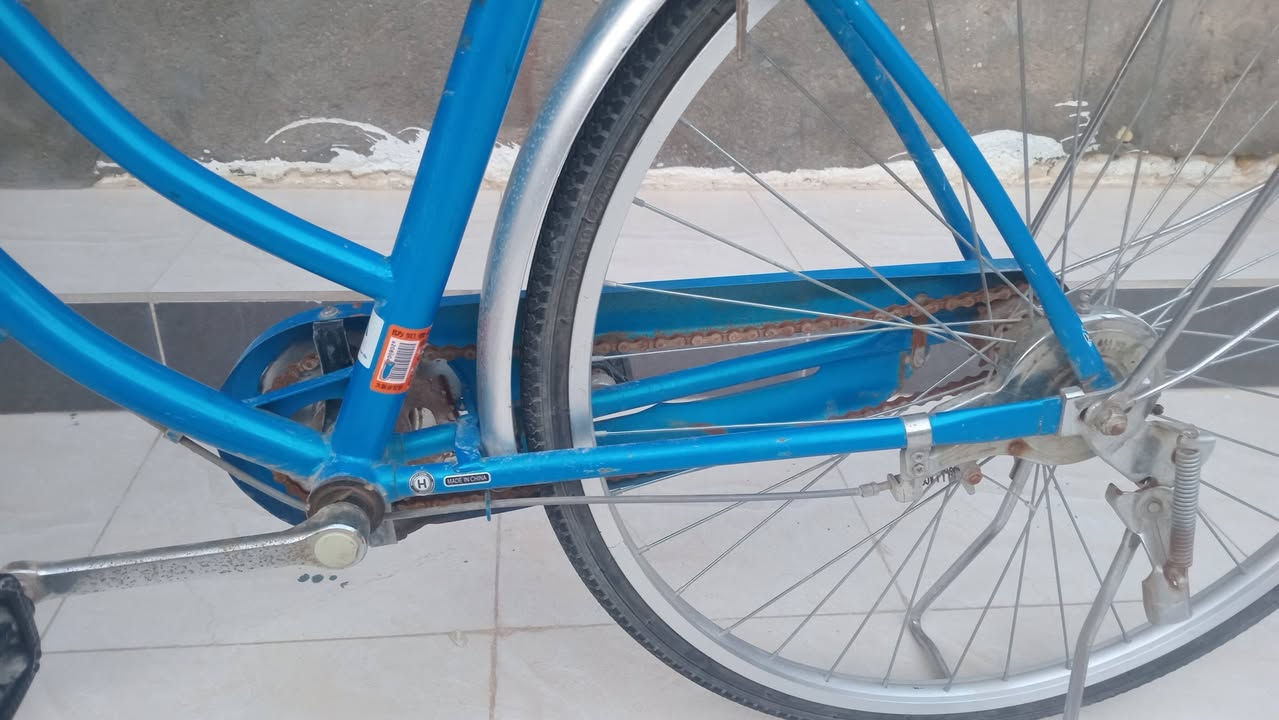 السلام عليكم اخوان هاذه الباسكل للبيع نضيف حجم 27 رقم الاتصال *********** السعر 90 او بي مجال
