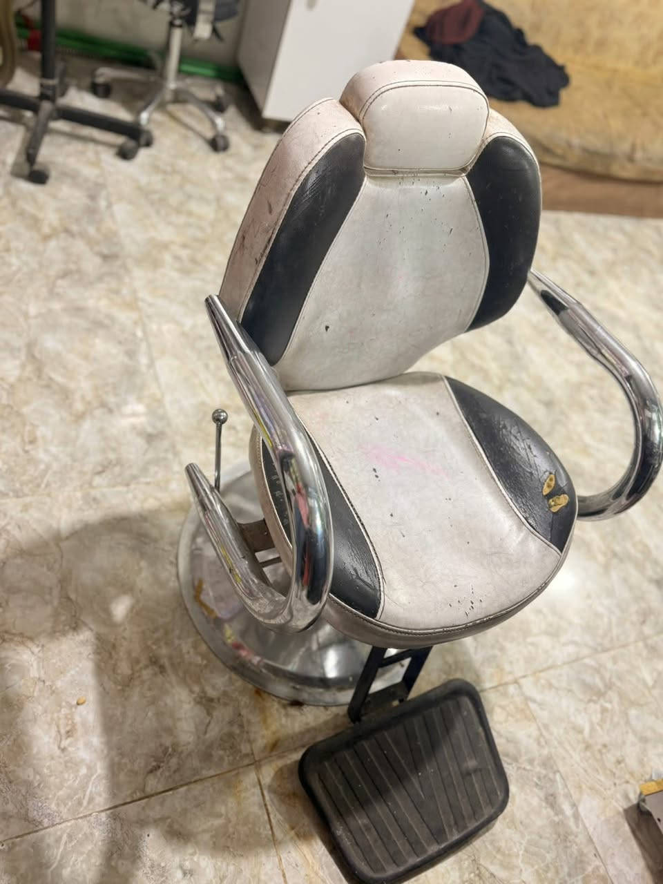 شراي يتفضل خاص 😇
غراض صالون للبيع 
العنوان بغداد سويب شارع الكيات


**إذا كنت صاحب هذا الإعلان وتريد حذفه لأي سبب، رجاءا أرسل رسالة إلى الدعم الفني**