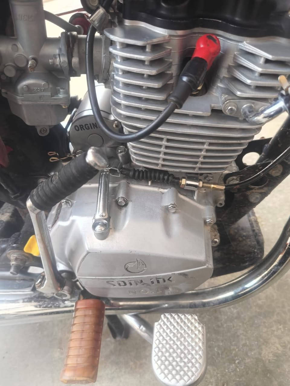 السلام عليكم ماطور سولنك الاصلي موديل 2022 
حجم المكينة 150 نظيفة صوت ناعم عزم ممتاز  5 گير سلف مرش شغال كهربائيات شغال بس نقص اشاير مايشتغل منفيس موجود السعر 330 الف
 الموقع اربيل زانكو 
هذا رقمي ***********
