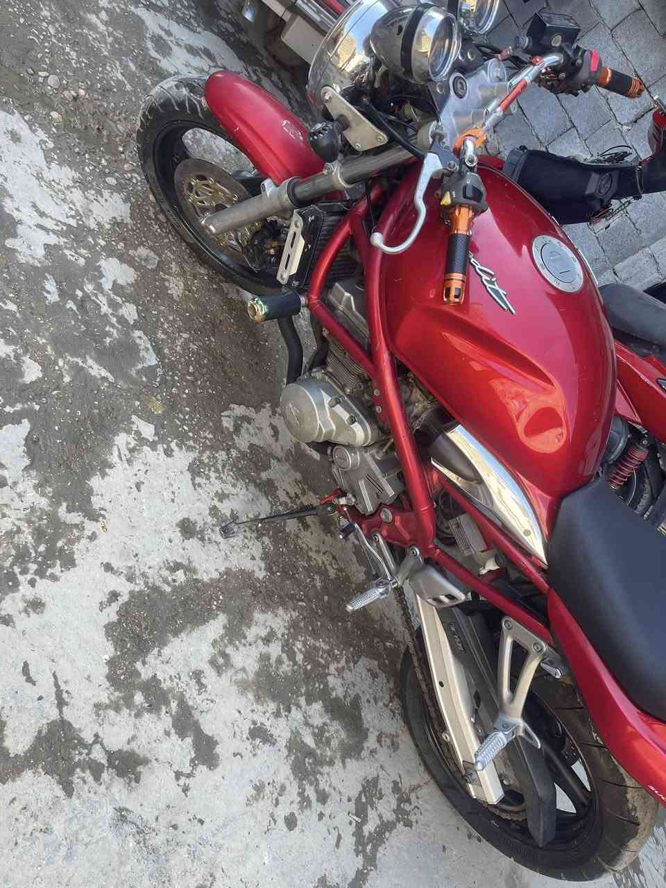 سلام عليكم دراجة سازركي باندة ربع الدراجة مكفولة كفالة عامة للبيع مكاني بغداد الشعلة رايدهة اب 1200 رقمي واتساب ***********
