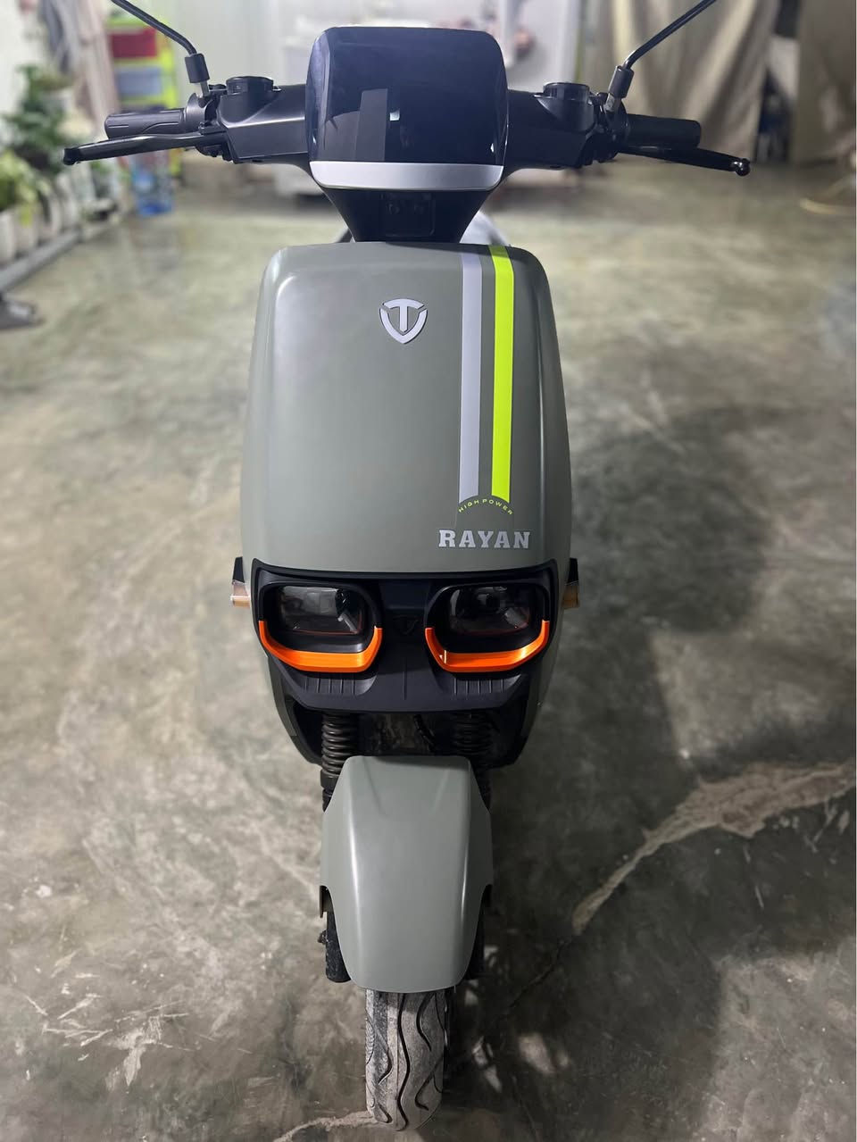 رقم موبايل: ***********
رقم موبايل: ***********

⚫️ سلام عليكم دراجة شحن للبيع.
⚫️ نوع ريان جديدة.
⚫️ فول مواصفات سرعتهه ٦٠-٧٠ك.
⚫️ بطارياتها ٥ اصليات نوعية جيدة يعني ماتوگفك بالشارع.
⚫️ صندوكها جبير وتحمل شخصين.
⚫️ مسافتها توصل من 50 الى 65 كيلومتر.
⚫️ بيها خاصية من تدوس السكليتر وتعوفه
 تشحن نفسها عن طريق المشي مثل الداينمو 
بيهه واقيات يد للحماية من الهواء البارد.

دراجة عملية ومواصفاتها كلش حلوة
المرور مايوگفك ولايحاسبك وين ماتطلع
للبيع ٧٨٠ الف وبيهه مجال للشراي
العنوان كركوك تواصل خاص  ...
رقم موبايل: *********** كركوك, العراق
