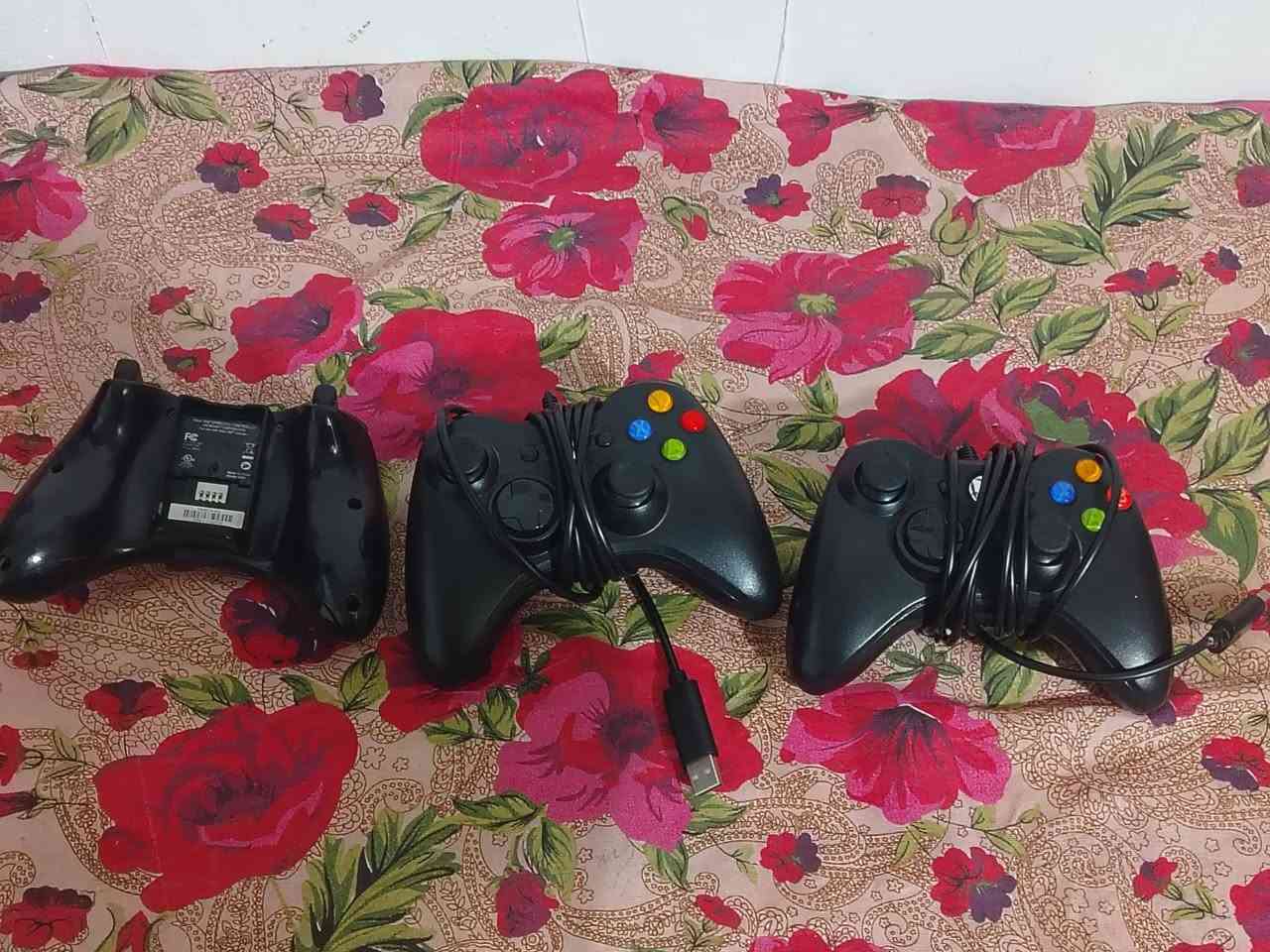 متاح اكس بوكس 360 للبيع فول نضافه بي العاب 122لعبه أكثر شي العاب قويه جهاز موشم بي ٣يدات وحده سحريه بي يو بي اس (سعر 100قفل)
تكدر تراسل خاص او رقم ***********
