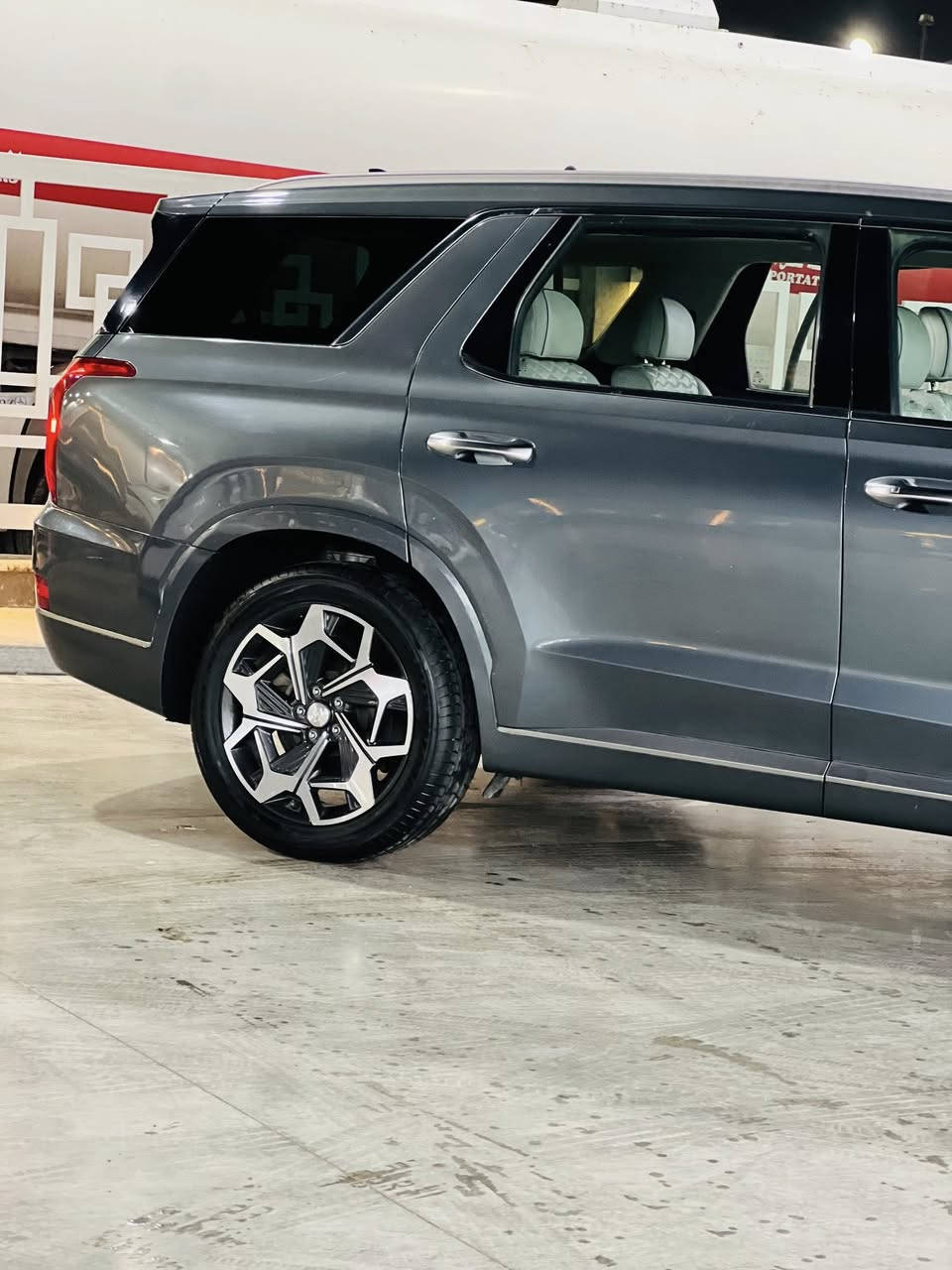 بلسايد موديل 2022 بغداد مشروع وطني تحويل مباشر
فول مواصفات للاخير اعلى فئة 

لون مميز كرزي 

السياره  ماشيه 127

حادث بنيد وجاملغ ايمن امامي وبين البابين صبغ فقط بدون تبديل 

محرك 6 سلندر 3.8 مكفول من كلشي

مواصفات السياره فتحتين بانوراما 

كراسي جلد وكهرباء وتدفئة وتبريد 

عداد دجتال وانارة داخلية وسستم صوت سماعات 12 سماعه

5 كامرات وردارات 360 درجة 

شاشة اكبر حجم ووضعيات قيادة وتتقدم وترجع بالريمونت

وبعد بيها هواي مواصفات
كير ومكينه مكفولات 
تبريد ثلج 
داخل ابيض حليبي بلاد 
تخم تاير جديد 
كهربايات كوله شغاله مابيه اي نقص 
مكان بغداد رقم الشاصي مرفق مع المنشور 
السعر 220 وبية مجال بسيط 
تصل لاستفسار 
***********
