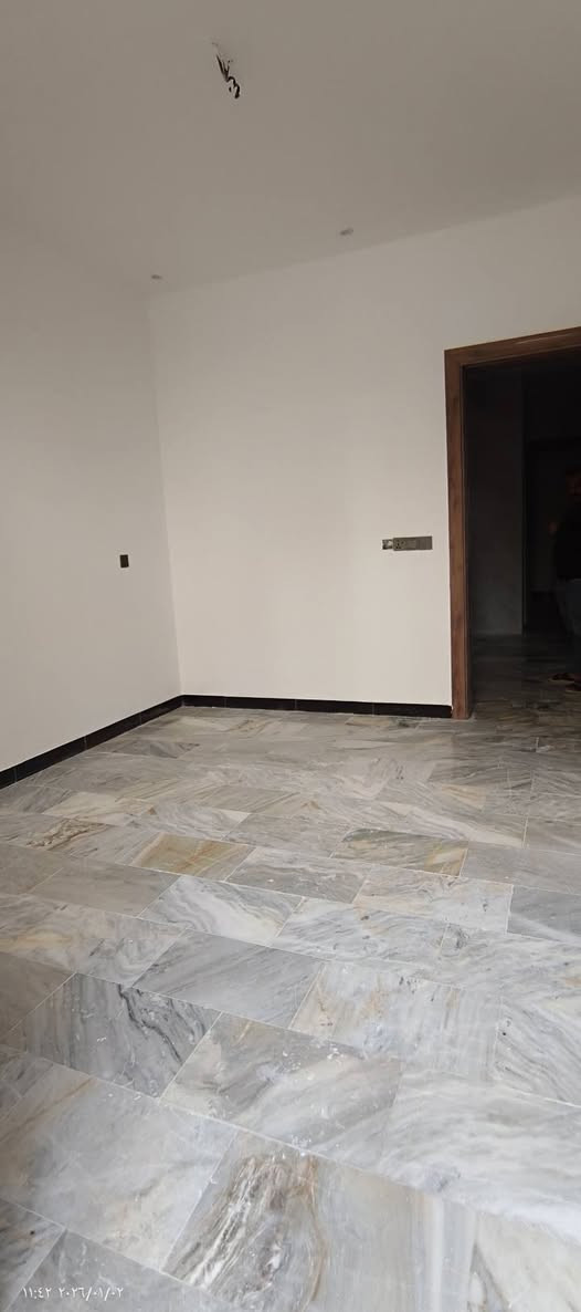 مكتب الزبيدي للعقار🏠🏠
🔊🔊🔊
للبيع مساحة ٤٨ ونص✅
📍الموقع حي القاهرة الشماسية قرب الخط السريع 
🏠يحتوي الطابق الأرضي على طرمة صالة ومطبخ وخدمات وغرفة نوم
والطابق الثاني يحتوي على غرفتين نوم وخدمات
والطابق الثالث بيتونة +سطحين 
📍عنوان المكتب حي القاهرة بظهر تانكي المي
للاستفسار اكثر يرجى مراجعة مكتب الزبيدي الهندسي للعقار🏠🏠
او الاتصال على: 
***********📞
***********📞📞
