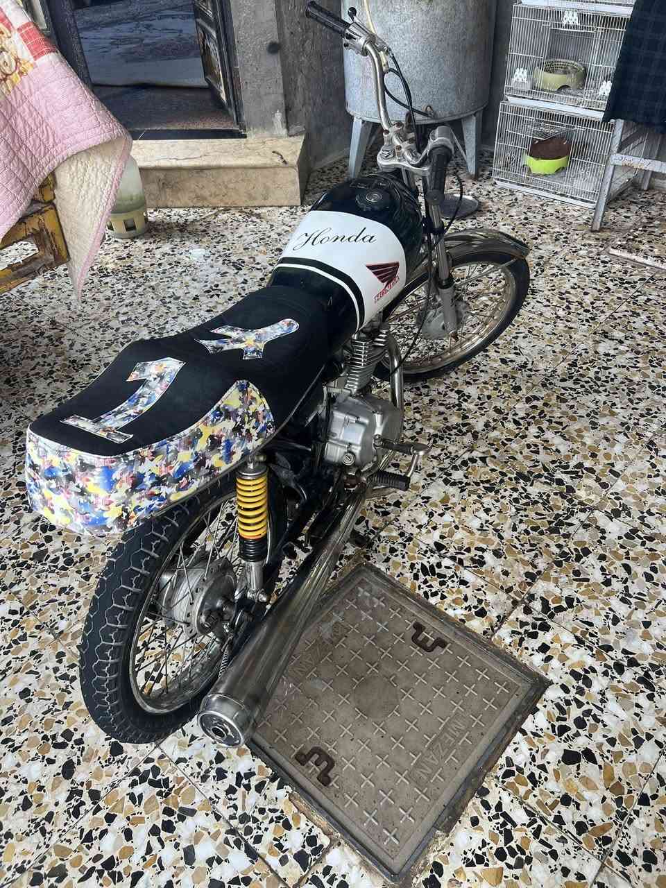 يراني دوات محرك نامه اصلي دراجه كامله ٣٠٠وبيهى مجال مكان حيانيه ***********
