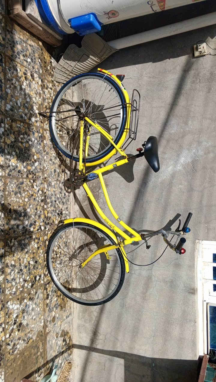 السلام عليكم بايسكل بناتي حجمة 26 مكاني بغداد مدينة الصدر حي طارق شارع الوسط الشراي يجي خاص او يتصل على الرقم:***********
