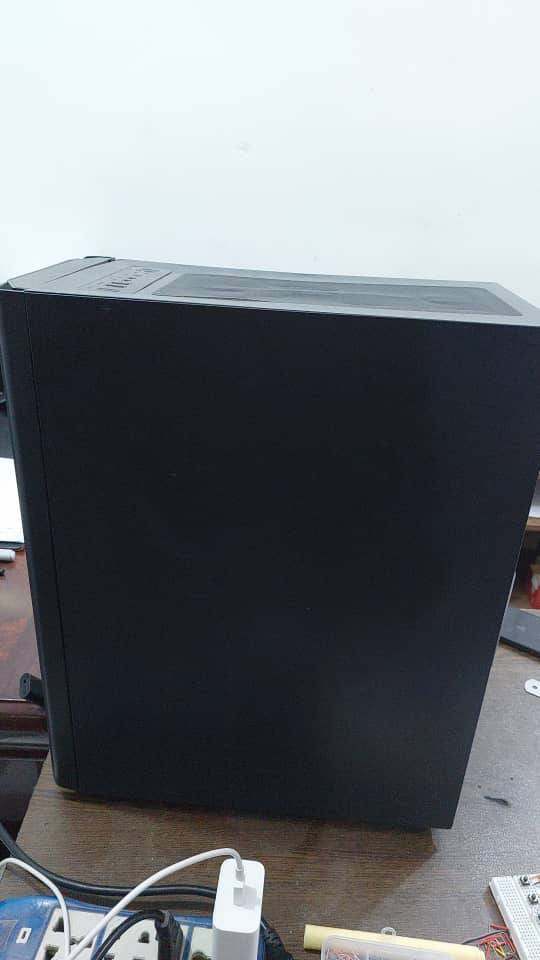 السلام عليكم 
عندي دسكتوب و لابتوبات للبيع 

الدسكتوب مواصفاته: 

المعالج: AMD Ryzen 5 (الجيل الثاني) ما بيها كارت شاشة داخلي.

​كارت الشاشة: AMD Radeon RX 580 8GB (نسخة Elsa).

​الرام: 8GB.

​الباور سبلاي: Fantech 650W. 

الهادر: ssd nvme 256 gb. 

السعر: ٣٧٥ الف دينار. 
----------------------------------------------------------------

لابتوبات عددهن ٩ 

التفاصيل: بيهن شغال وبيه مشاكل و بيهن سكراب 
يفيد للتصليح و قطع الغيار. 

البيع: لأعلى سعر يراسلني.

​الموقع: الكوفة.

للتواصل: ***********
