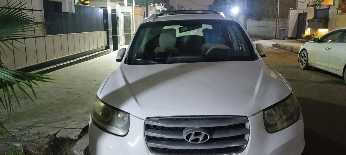 السلام عليكم سنتافي موديل 2012 خليجي فول مواصفات مكينة 4 سلندر 2400  السيارة بيها حادث جاهزة وكاملة بدون نواقص 
رقم سليمانية تحويل مباشر 
مكان السيارة البلديات معروضة ب110 وبيها مجال 
مكلف بالنشر اعتذر من الخاص 
للاستفسار الواتساب او اتصال بالرقم 

‭0771 354 0452‬
