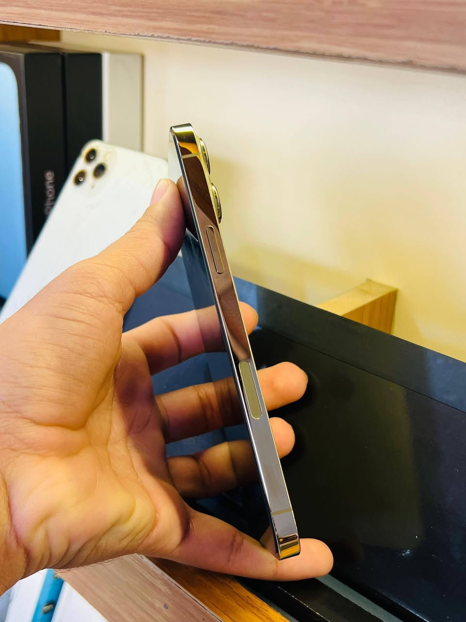 13 برو ماكس نظافة 100‎%‎
بطارية 89
ذاكرة 256 
مستبدل قطعة اصلية من ابل بطاريه 
ظمان 5 ايام 💯💯 استبدال وسنة سوفت 
سعر 610 الف 
***********
كربلاء الرجيبة مقابل ماركت الدعمي 3
