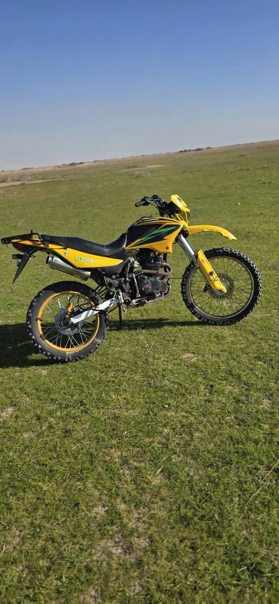 سلام عليكم دراجه للبيع موديل ٢٠٢٠اوراق اصوليه مكان بغداد نهروان سعره ٧٠٠وبيه مجال ***********
