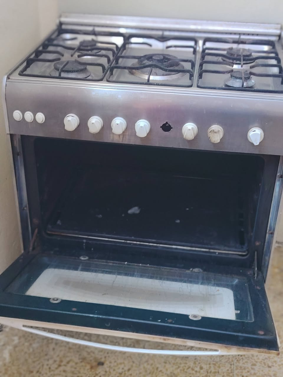 طباخ مستعمل شغال..  يرادلو تصليحات بسيطة السعر 40 الف… التواصل
*********** او بي واتساب
