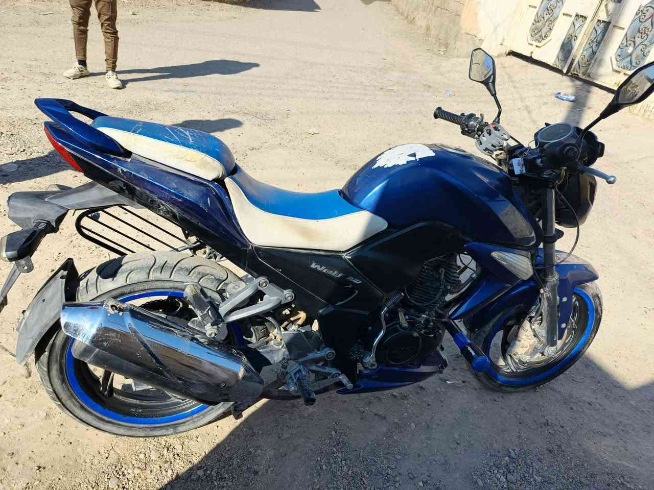 للبيع سايم بطحه محرك وكشر نظيف مكمرك وكامل بس يتسجل العنوان  للأستفسار خاص او على الرقم *********** الصوفية شارع 40 مقابل فلكة العلم
