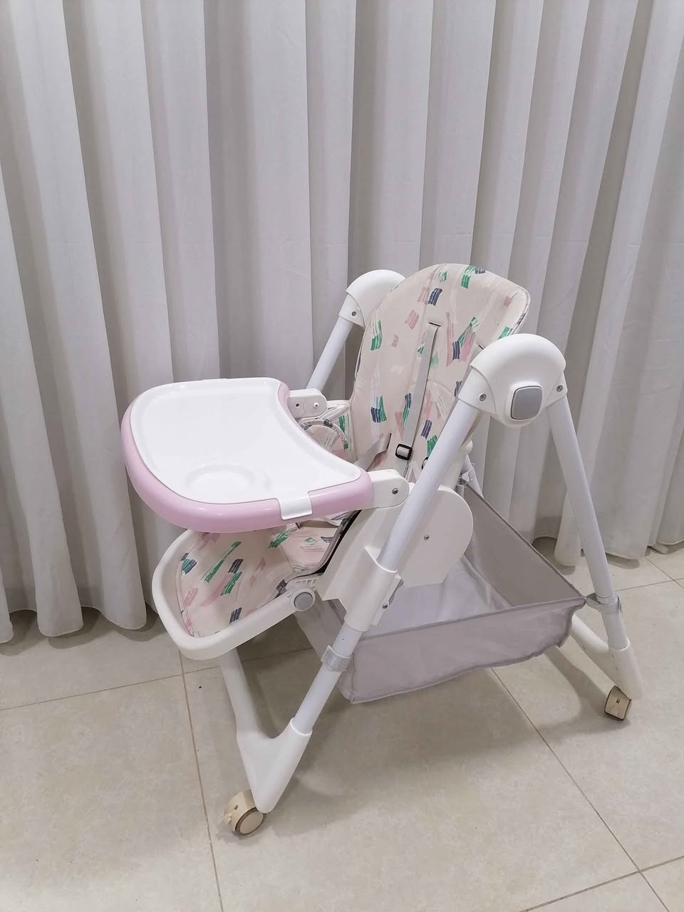 كرسي طعام يمكن تحويله إلى منام ويوجد به اربع مستويات للارتفاع
الموقع بغداد الكاظميه للاستفسار *********** بغداد, العراق
