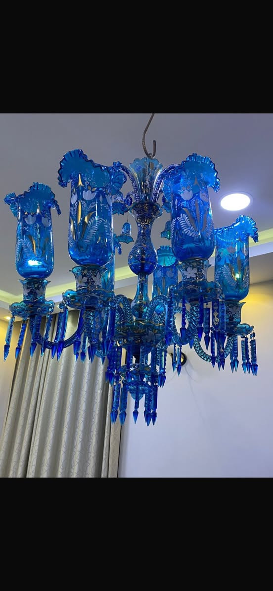 السلام عليكم ورحمة الله وبركاته 
يتوفر لدينا ثريات عدد 2 من النوادر جداً  
انتاج روسيا قبل اكثر من 100عام 
الثريات بحاله جيدة جداً 
السعر يرجى التواصل على الرقم  (غير متوفر على الانترنيت )
***********
