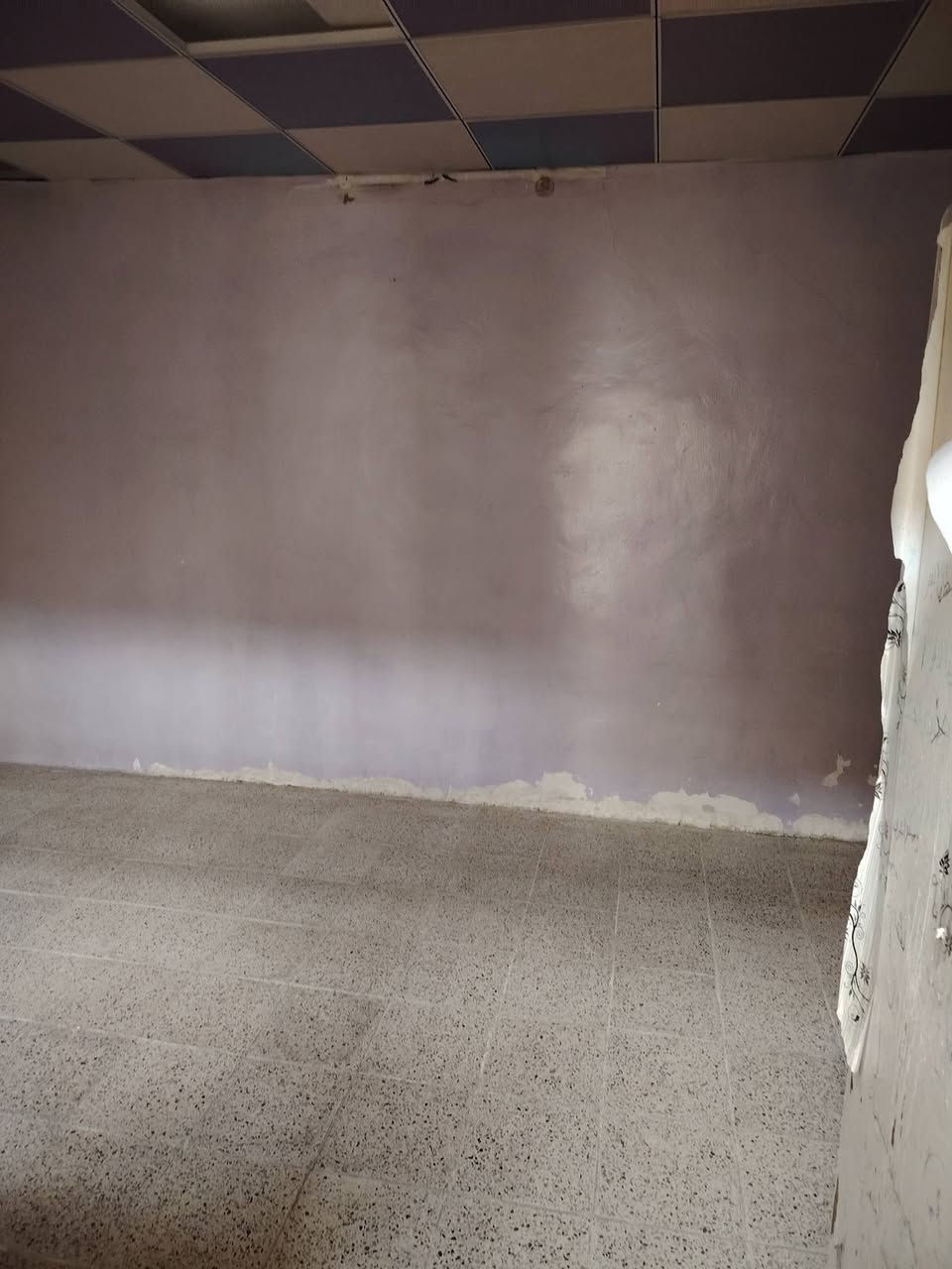 دار للبيع منطقة المنصور مساحة 72 متر يحتوي الدار على غرفتين واستقبال وصحيات الدار ب اسم صاحبة الشرعي السعر ٤٥ الاستفسار ***********
