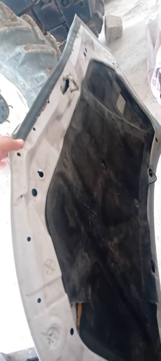 السلام عليكم بنيد النترا مقدس.. بيه طخة موضحة بالصورة.. السعر 200
***********
