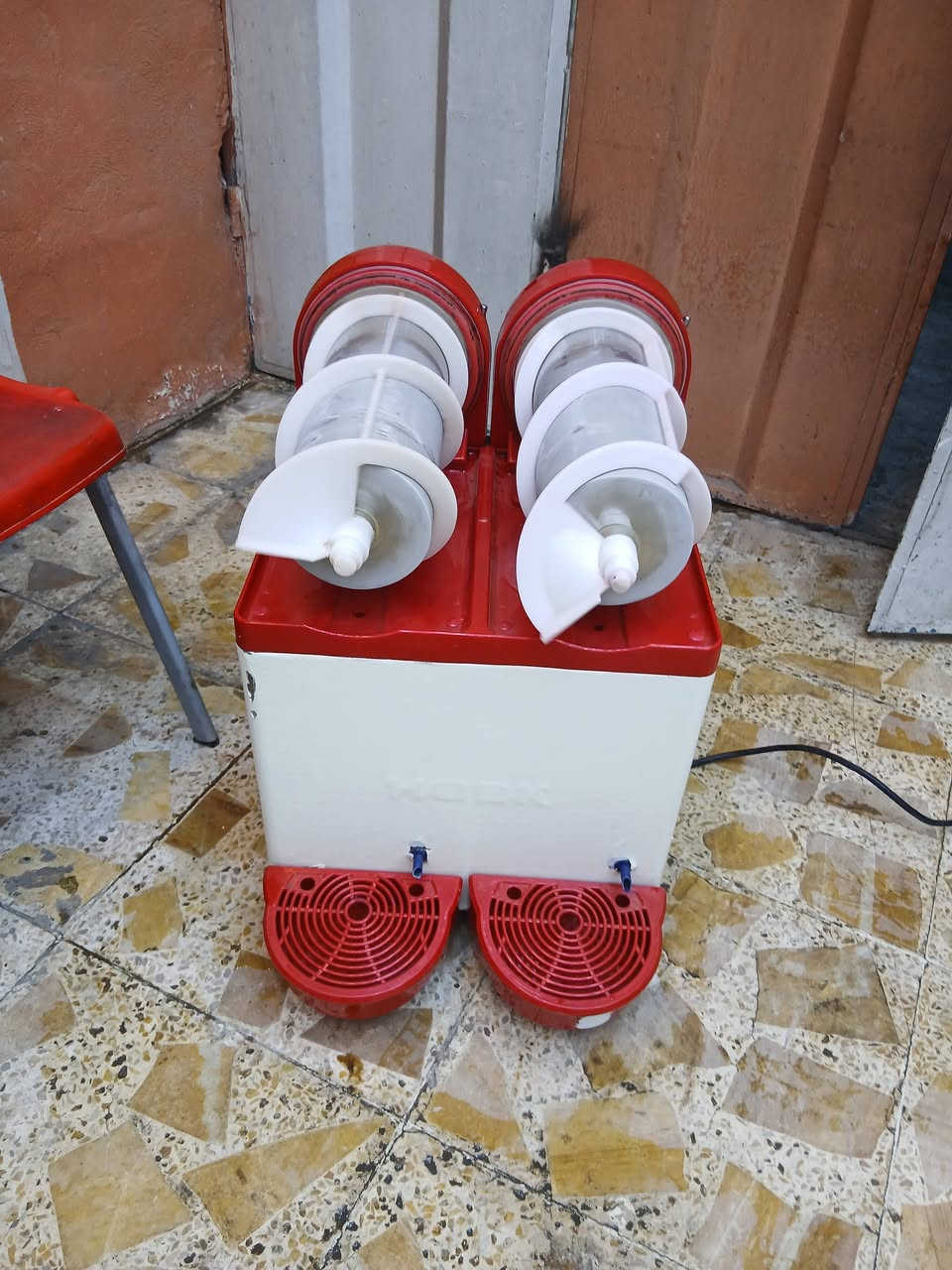 ماكنه ازبري هوسك للبيع ***********السعر اخوالجديد مشتغله قليل
