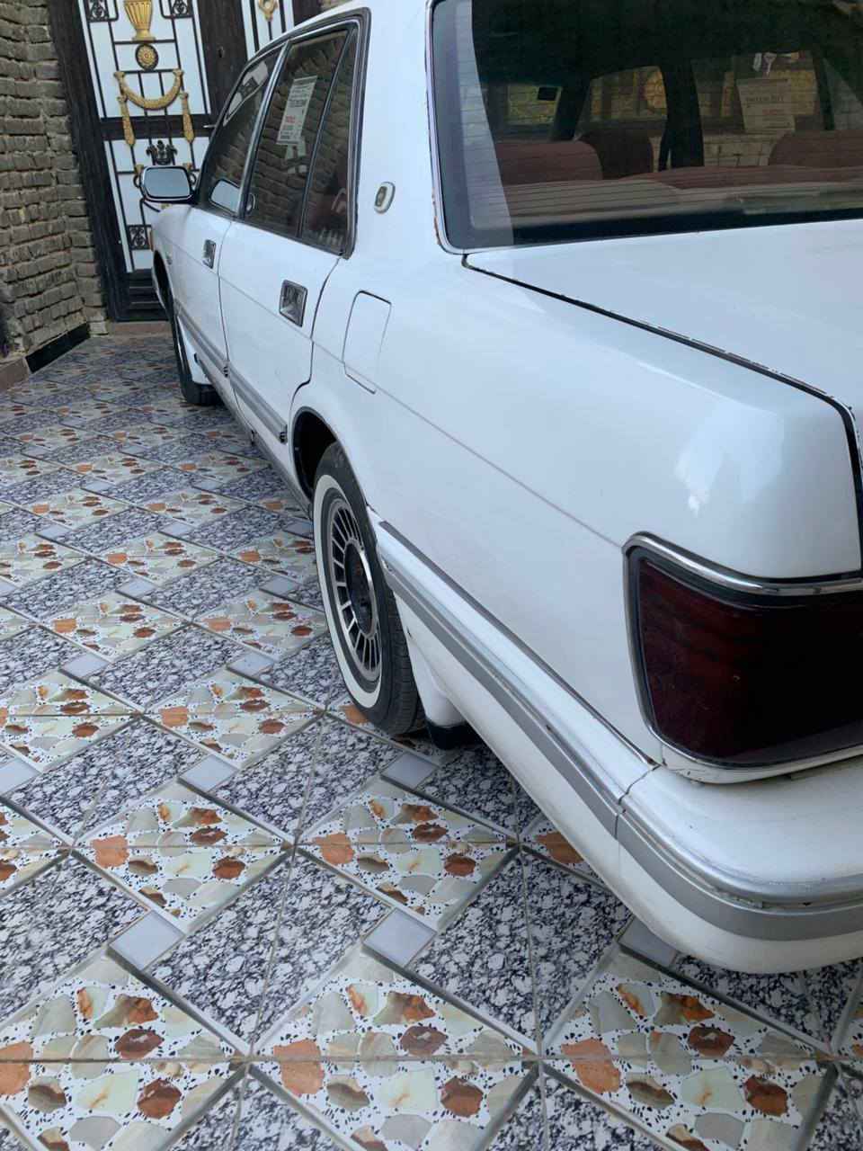 سلام عليكم سياره سيدان للبيع سياره جاهزه مجهزه من كلشي مكينه وكير حدديه كامله نضيفه رقم نجف  مكان ناصرية سوك شيوخ سعر 55 ) ***********
