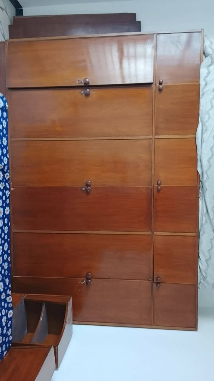 سلام عليكم عندي غراض للبيع غرفه وكاونتر وتخم ***********
