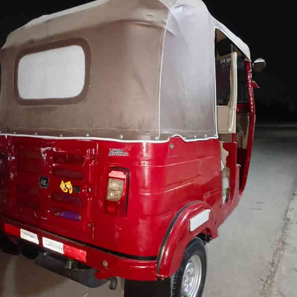 مكاني واسط صويره للبيع 18 رقم كربلاء تحويل شكوت ميعجبك تفاصيل داخل الفديو ميعجيك المنشور اعبر بدون زحمه لن متلكه هيج 18 والله سعرها 5ملاين و750 وبيه مجال بسيط حك جيه الاستفسار خاص او اتصال ***********
