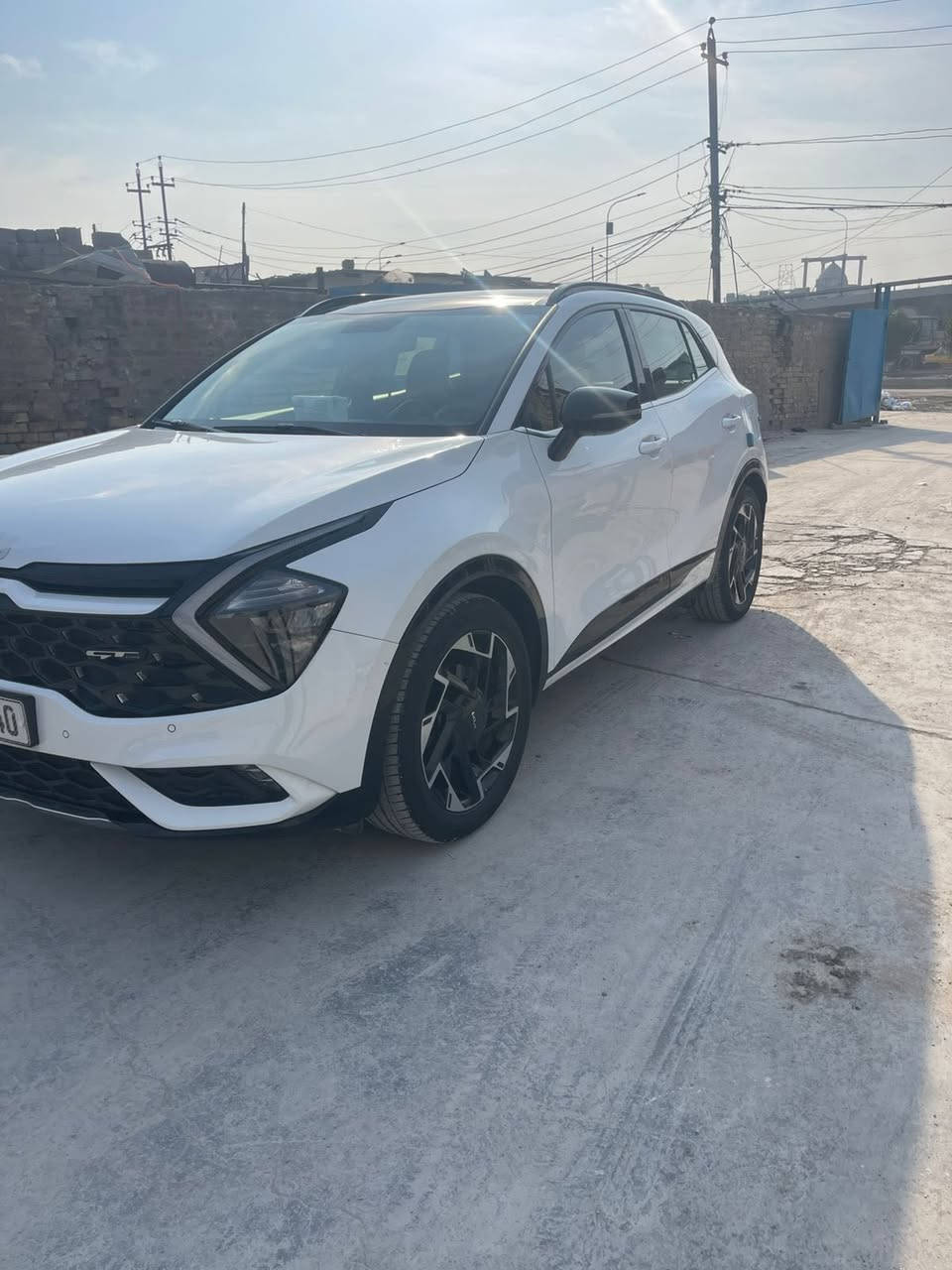 السلام عليكم سبورتج  جيتي لاين فول للخير خليجي موديل 24 ماشيه 21 كفاله عامه مكان السياره بغداد البلديات حي الرفاق السعر 240 وبيه مجال قليل 

***********.   غير متواجد على الفيس  اخوان سياره من زيرو عند الولد
