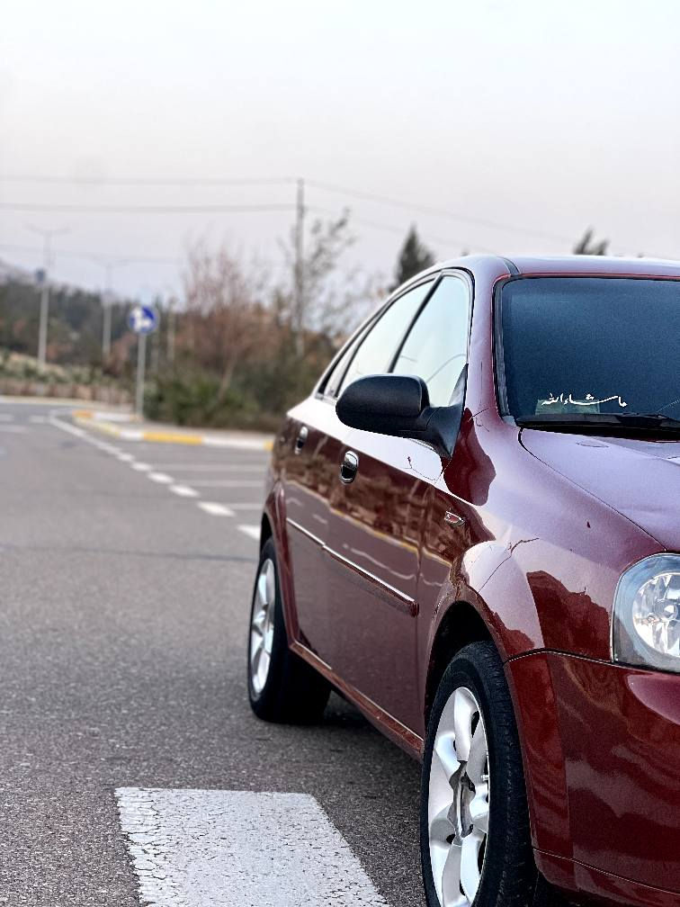 ئۆپترا 2004 ئاڕم پلاستیك هەولێر بەشەرت  
گێڕو مەكینە بە شەرت  ''دەنگی بتڵیشی نیە عەینەو كلاجیشی لۆكە'' تاقم پشت و پێشی تازە توندم كردۆتەوە 
دو جام كارەبا  ''  شاشە ئایپاد '' كامێرا :'' تەبرید سارد و گەرم مەزبوت ''  
كارەبای بەشەرت''  تایەو ویلی لۆكە %80
سەیارەكە دو ساڵە لای خۆمە ئەوەی پێویست بێ بۆم كردوە مەسرەفی تیا نیە 
تازە قایش تایمم گۆڕیوە     
سەبارەت بە بۆیاغیش  بۆنیت و سندوقی بۆخۆم بۆ جوانی پەمپم كردوە  پشتو پێشی كەپسە نوكە دەرزی پێوە نیە   
 بەشی خوارێی چامڵغی سەیاق نزیك باریكاییەكە  لە وێنەكان ئاماژەم پێ داوە بستێك مەعجونی هەیە  بەڵام ناوی نەگرتوە 
بە گشتی سەیارەكە جایزە و سەیارەی مەعرەزان نیە  لە دەست كڕدراوە هەیكەلی قیتو ڕێك و پێكە   
نرخی 57 $
ژ.م     *********** كويسينجاك, أربيل
