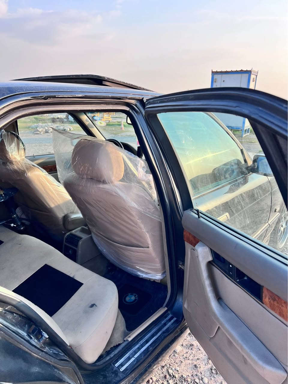 سلاو وعليكم525BWM
 توماتيك موديل 1993 قه پات مواسه. فات  سلايت جار جام كا   ته بريد  ده بل. ئير باگ. جارتاو ويلي  غه زالي له.  سه ره.  سه ياره كه. ره قه م  سه نه وي نويه.    هه موو گياني به. شه ر   عامه بو جواني.  له خز مه تي ئيوه ي به. ريزم. ره قه م موبايل*********** /*********** 📲 أربيل, العراق
