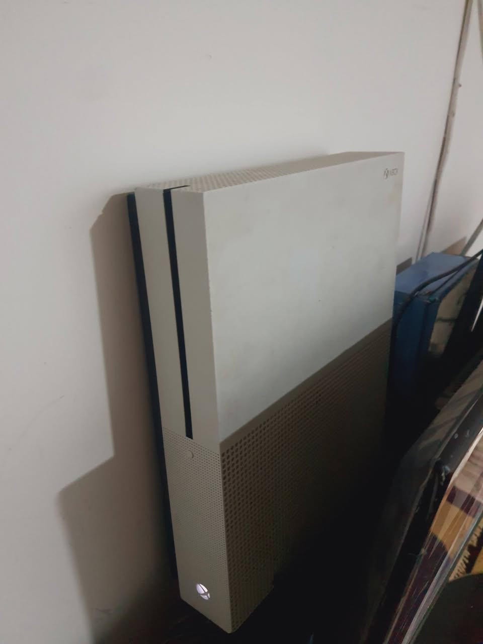 السلام عليكم للبيع xbox one s نظيف  مامفتوح لوك ستيكر مشترك گيم باس بيه العاب مملوكة مثل fc25 وfc24   وباقي الالعاب تگدر تلعبهن بالگيم باس مثل forza5 
السعر 175 تجي تفحصه كامل وتأخذه


**إذا كنت صاحب هذا الإعلان وتريد حذفه لأي سبب، رجاءا أرسل رسالة إلى الدعم الفني**