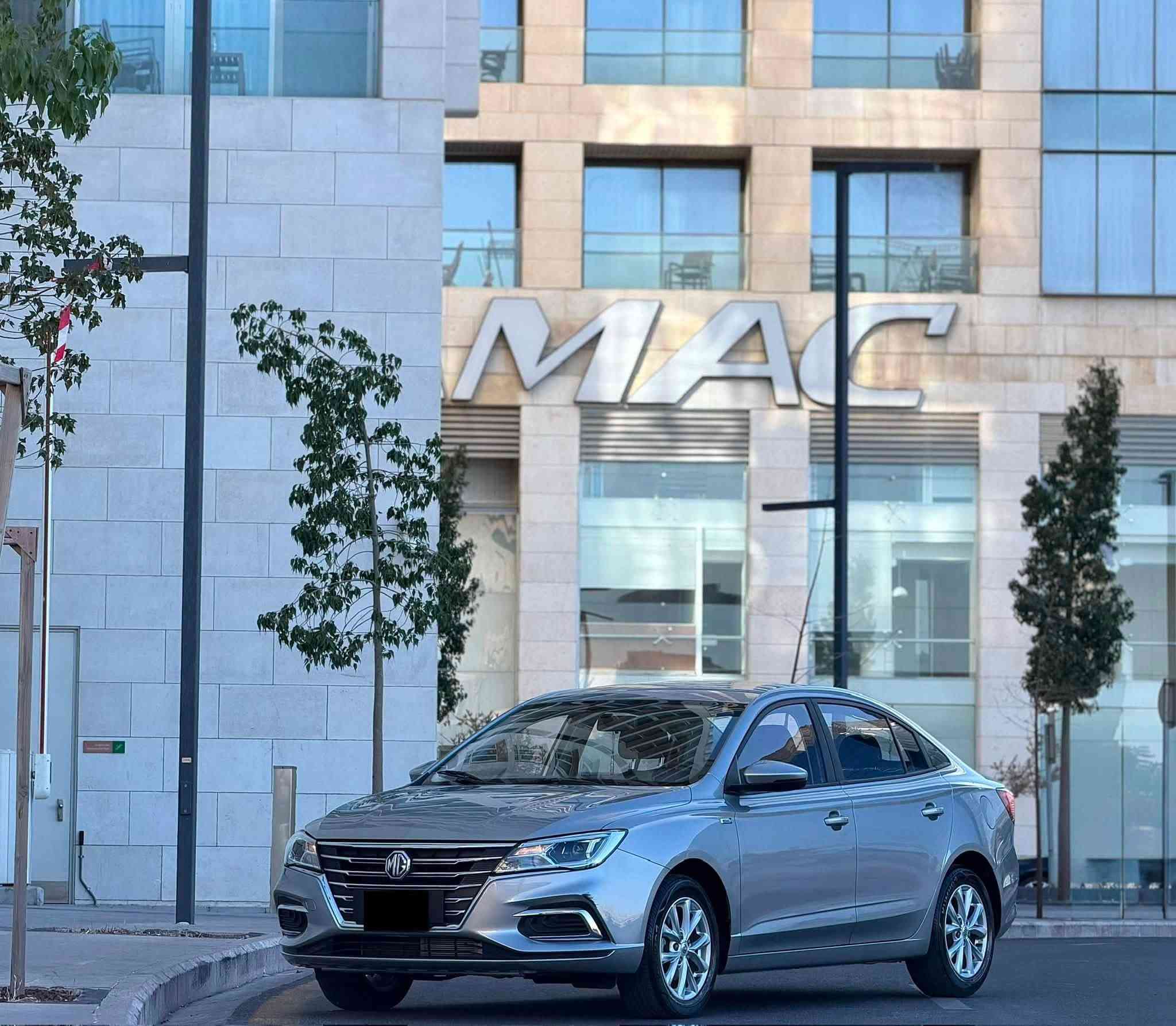 السعر 9.600د
MG5 2024 فحص كامل كرت ابيض 7جيد 
دون ملاحظات وارد الوكاله 
محرك 1500 سي سي قوي وجدا وقتصادي 
((( استخدام شخصي لم تعمل تطبيقات او سياحي )))
ماشيه 18 الف كيلو اصلي 
لون فيراني مميزه جدا وغرفه اسود مميزه 
اضافات......
شاشه اصلي مع بلوتوث تلفون 
غرفه قماش لون اسود مميزه بحالة الوكاله
مثبت سرعه وتحكم طاره كامله 
مكيف حامي وبارد شغال100%
جنط اصلي مع كوشوك جديد
حساسات انفاق ومطريه
إضافات عديده لم تذكر......
ترخيص وتامين لشهر 3/2027 
السياره بحالة الوكاله ولا تحتاج اي نوع من صيانه .
السياره وكاله بمعنى الكلمه .
رقم 0798006422


**إذا كنت صاحب هذا الإعلان وتريد حذفه لأي سبب، رجاءا أرسل رسالة إلى الدعم الفني**