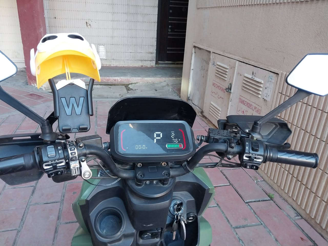 دراجه أباتشي 6 بطاريات مسطره 3سرعات سرعه 110 حقيقي لايت زنون سماعه بلوتوث صندوق  دراجه جديده الستعمال اقل شهر دراجه فول شلعه تخبل سعر مليون 250 
***********
