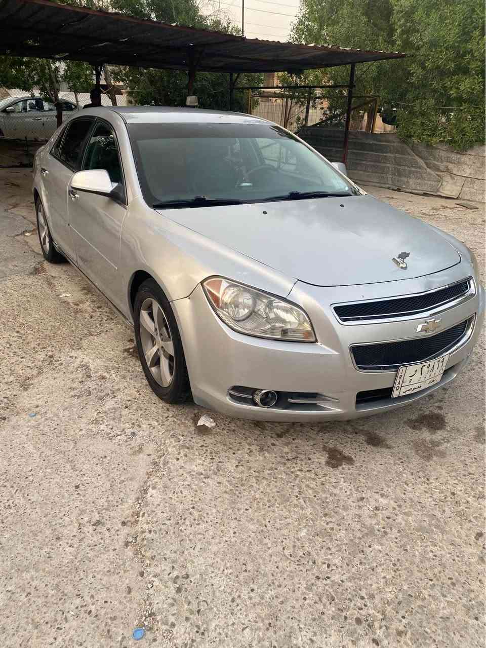 السلام عليكم 
للبيع ماليبو2012LT
مكينه 4سلندر2400
حادث جاملغ وبنيد
بيهه قطع صبغ ابيع احزام 
مواصفات 
كشنات كهرباء +هيترات
شفتات استيرن
حساس خلفي
4دسك
شاشه أندرويد 
منصوبه زنون 
السياره جاهزه
بيهه ملاحضات جدا بصيطه
السعر75وبي مجال *********** بغداد, العراق
