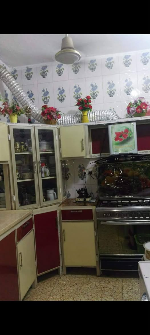 السلام عليكم عرض جديد
المكان : زين القوس بضهر شارع الشيرازي قرب مدرسه الاوائل الاهليه 
التفاصيل: مشتمل مساحه 100متر طولاني نضيف جداً
يحتوي على ﴿غرفه/مطبخ /استقبال/صحيات/منور/صاله/وبيتونه واستاره ﴾ 
السعر :70مع المجال البسيط جداً 
ملاحظة/المنطقه كلش راقيه خدمات وجاهزه 
للاستفسار الاتصال على ***********سجاد العايدي
