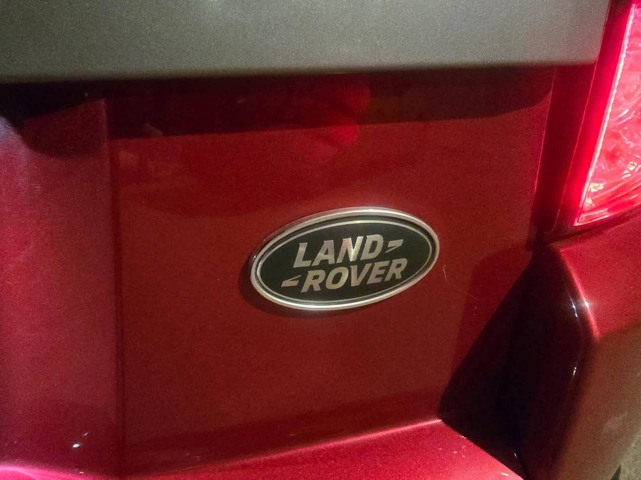 رانج روفر ايڤوك 2015 رقم بغداد
وارد خليجي وكالة سردار 
فول مواصفات 
تبريد قطعتين 
حساسات امامي خلفي 
كشافات ضباب امامى خلفي 
5 بصمات تشغيل وبصمات ابواب 
محرك 2000 Turbo 
اوتو بارك 
اوتو ستوب 
اوتو سايد بريك 
لايت داينمك تحذير عند الانعطاف
جام كهرباء
شاشة كبيرة كامرة بلادية 
رادارات نقطه عمياء
كشنات جلد لونين احمر واسود 
كشنات كهرباء كشنات ميموري 
مراة قلاب عند تغير الكير الى الوراء 
قمارة بانوراما كاملة على طولها 
مري شفط
اشارات بالمراية 
اربعة انظمة قيادة طيني صخري صحراوي عادي 
مانع انزلاق ومانع تزحلق ثلجي 
مانع انحدار جبلي
نظام سبورت للتسارع مع شفتات للقيادة خلف الستيرن
نظام كروز سرعة للطرق الخارجية مع امكانية القيادة باليد للبانزين والسرعة بدل استعمال الارجل
نظام التحدث مع السيارة للتحكم بالاوامر الصوتية للرايدو والمسجل
حساس ويل تحذير رقمي الكتروني
كير ماوس مع انظمة القيادة
تحكم ستيرن كامل جهتين .مراوس حسب القناعة مكاني البصرة***********
